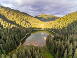 Вигляд на Синевир із гір