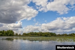 Річка Дніпро, Каховське водосховище, Запорізька область, Україна. Жовтень 2011 року