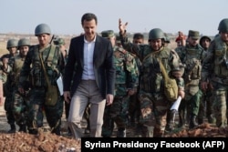 Башар Асад в окружении своих офицеров в провинции Идлиб. 2023 год