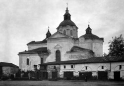 Троїцький собор у Глухові на Сумщині 1746-1805 років. Храм знищений в 1962-1963 роках. Фото Павла Жолтовського 1930 року. (ІР НБУВ / Пам’ятки України на фото першої третини ХХ ст.)