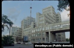 На обстріляній російськими ракетам Площі Свободи в Харкові розташована і конструктивістська будівля Держпрому