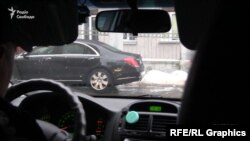 Мерседес Вадима Столара біля бічних воріт АП