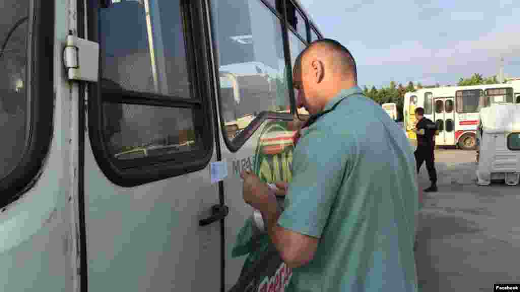 В Симферополе сотрудники российской Федеральной службы судебных приставов опечатали имущество местного крупнейшего транспортного предприятия «СимСитиТранс», 29 июня 2016 года