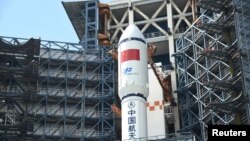Космічний апарат «Тяньчжоу-1» («Небесний корабель») на стартовому майданчику у провінції Хайнань, 17 квітня 2017 року