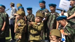 "Опусти пистолет и улыбайся!" "Опусти пистолет и улыбайся!"