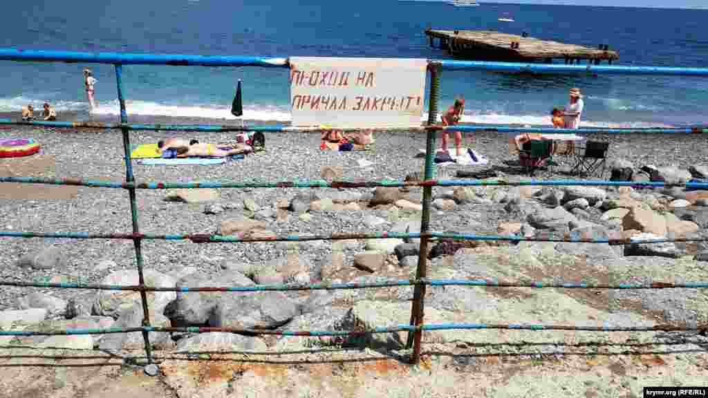 «Проход на причал закрыт» – сохранившаяся с давних времен табличка