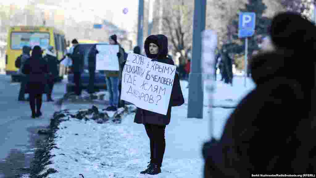 За даними активістів, після анексії Криму Росією зникли понад 40 кримчан. 17 осіб знайшли, 16 – досі вважаються зниклими без вести, шістьох знайшли мертвими, ще двоє – перебувають у місцях позбавлення волі