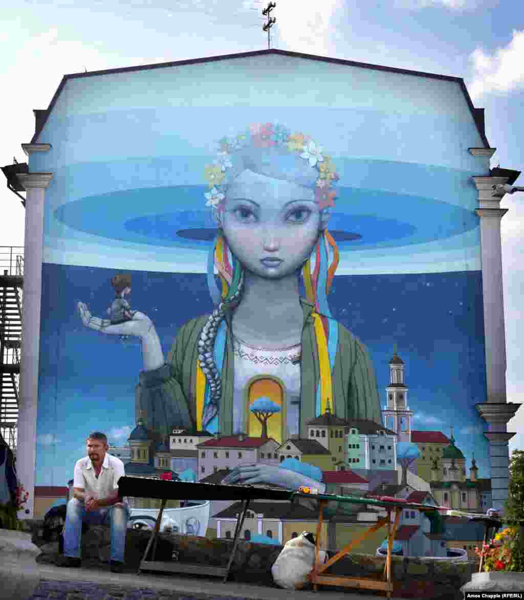 «Відродження», автори Seth Globepainter і український художник Kislow (вулиця Боричів Тік, 33)