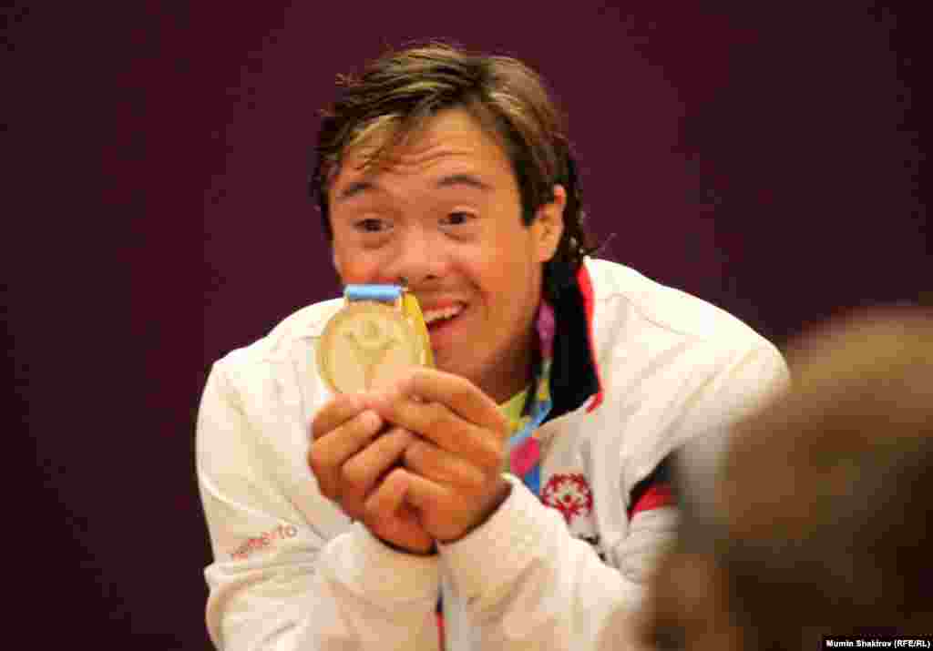 Золотой медалист Спецолимпиады по плаванию из Пуэрто-Рико  