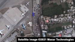 США і багато інших країн почали евакуацію своїх громадян з Афганістану після того, як в середині серпня контроль над країною встановив рух «Талібан»