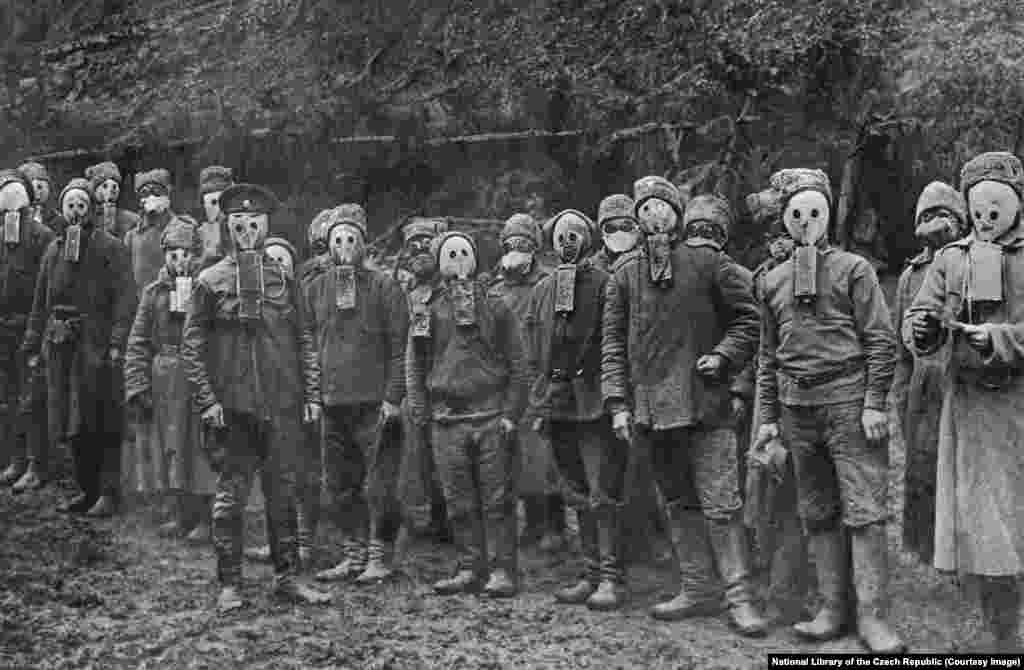 Czechs and Slovaks wearing Russian gas masks. After World War I broke out in 1914, thousands of Czechs and Slovaks living inside Russia heeded Masaryk’s call to fight alongside Russians against the Central Powers, which included Austria-Hungary.