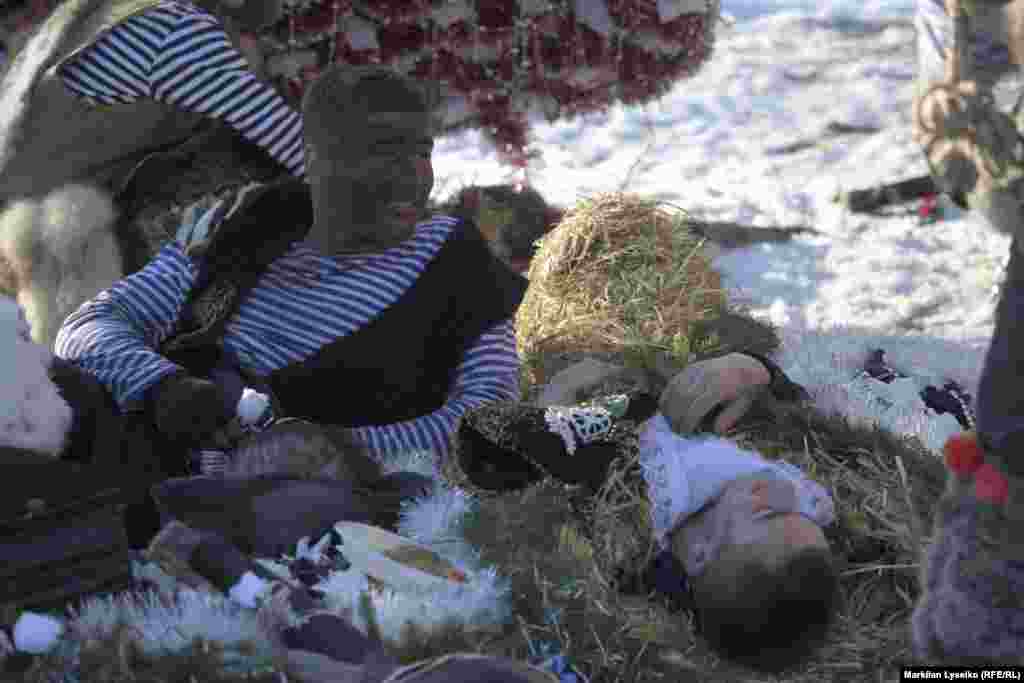 У кожному з кутків панують свої образи й уявлення традиційних костюмів ведмедів і «циганів»