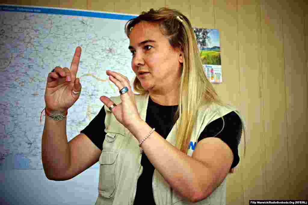 Зульфія Сабір, голова представництва Всесвітньої продовольчої програми у Краматорську, пояснює: «Люди, які отримують продовольчі набори, звільняються від необхідності витрачати певні суми грошей на їжу. Ці продукти багаті на мікроелементи, у наборах є як фрукти, так і овочі, отже ті, хто потребує допомоги, мають можливість дещо урізноманітнити свій раціон»