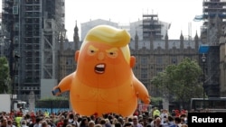 Запуск надувного "младенца Трампа" в Лондоне