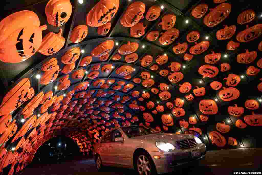 Автомобільний тунель «HAUNTOWEEN LA» у Каліфорнії, США