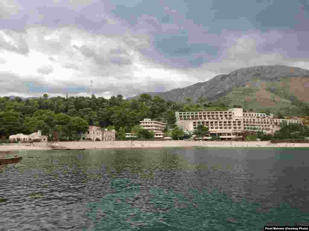 Вид от отеля "Пелегрин" на отели "Горичина" и "Гранд"