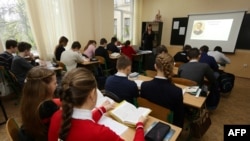 Урок української літератури в школі Донецька, 2016 рік