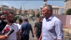 У Києві зруйнували «радянську» інсталяцію на Алеї Героїв Небесної сотні (відео) У Києві зруйнували «радянську» інсталяцію на Алеї Героїв Небесної сотні (відео)