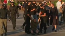 Білоруська поліція затримує протестувальників і лідерів опозиції Білоруська поліція затримує протестувальників і лідерів опозиції