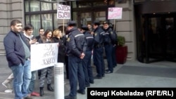 Студенческая демонстрация в Тбилиси перед гостиницей Mariott