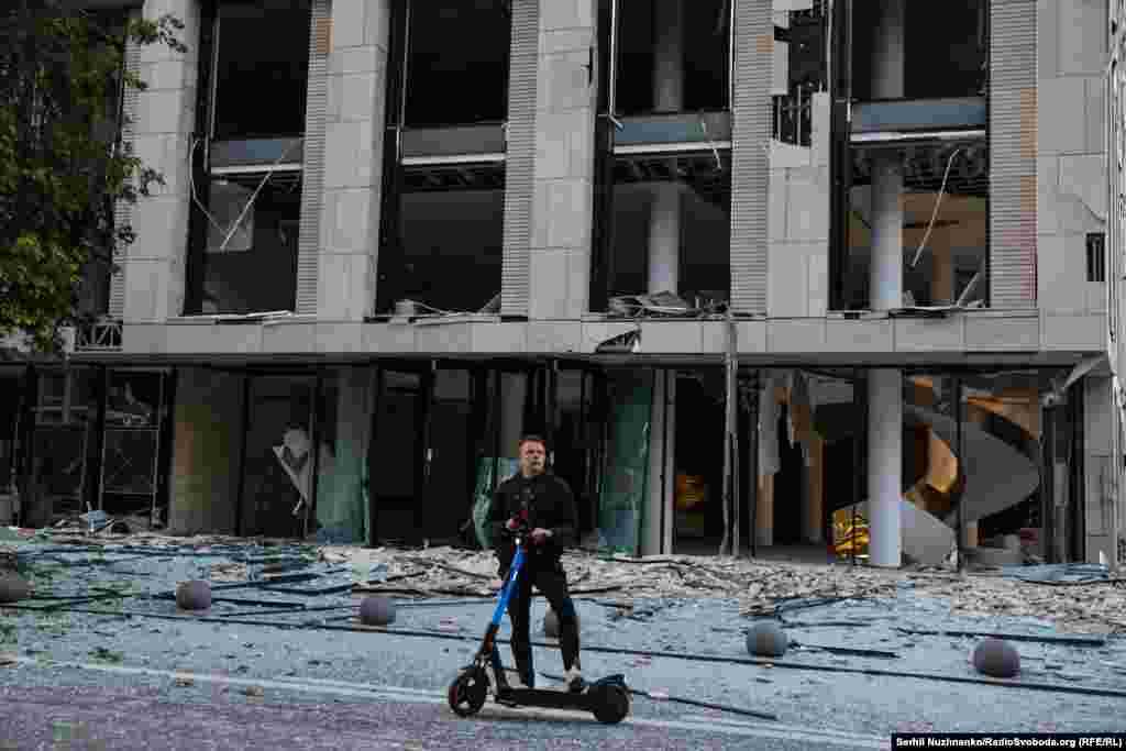 Oštećene su i poslovne zgrade u ukrajinskoj prijestolnici.