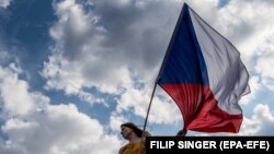 Чехія цілковито підтримує своїх українських друзів і цілковито віддана суверенітету і територіальній цілісності України, запевнили в чеському МЗС