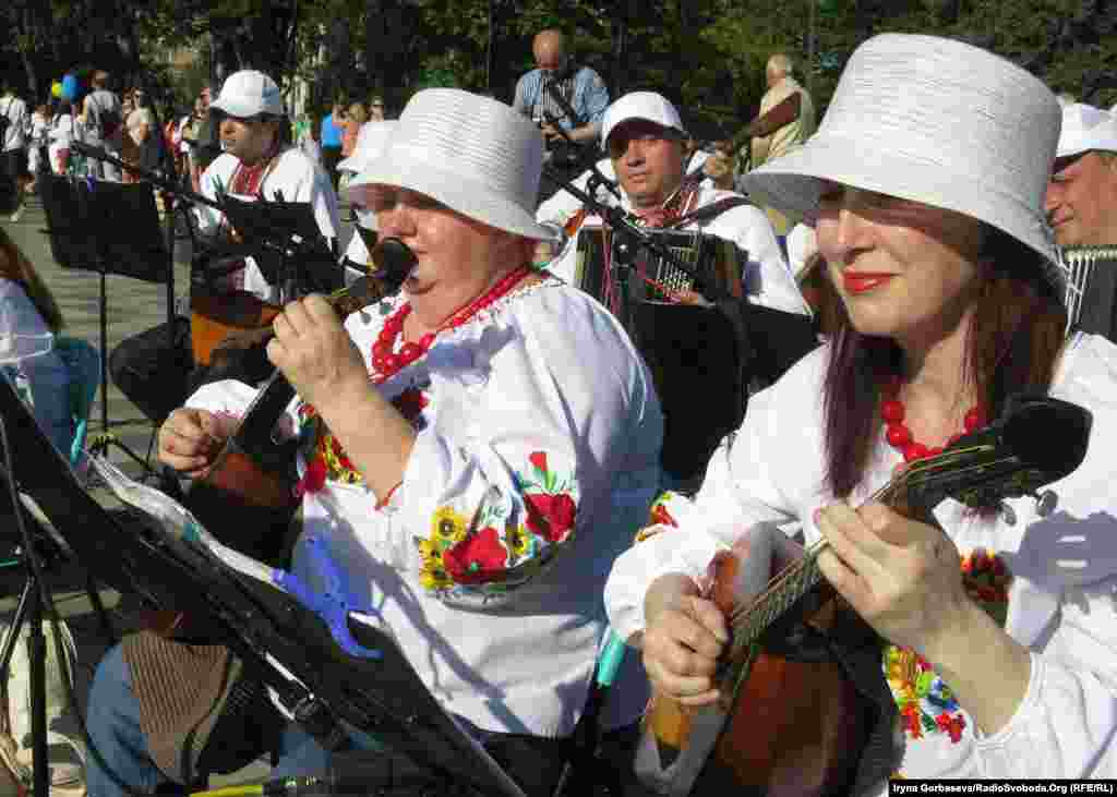 Виступали маріупольський камерний оркестр «Ренесанс» і солісти Національної капели бандуристів імені Георгія Ма