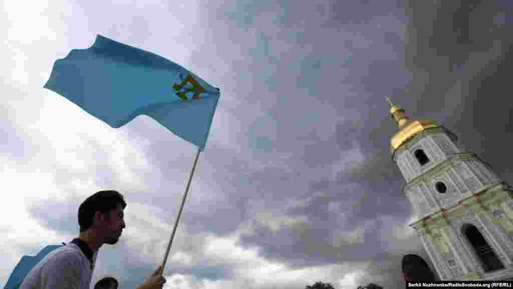 Посол Украины в ФРГ Андрей Мельник заявил, что Германия солидарна с крымскотатарским народом. В своем видеообращении дипломат выразил надежду, что «страдания крымскотатарского народа будут приобретать все больший резонанс в немецком обществе, Германия еще более активно будет выступать за то, чтобы права людей, права крымских татар были сохранены, и чтобы Меджлис смог возобновить свою работу»