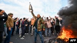 Бойцы "Хайят Тахрир аш-Шам" вместе с жителями Дамаска празднуют победу и свержение Башара Асада. Утро 8 декабря 2024 года