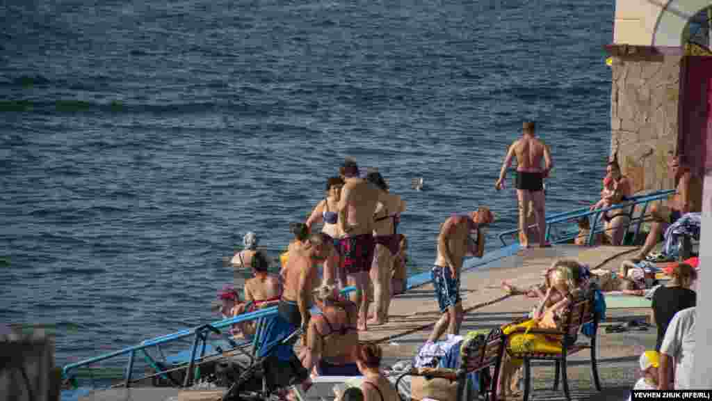 На пляже «Лягушка»