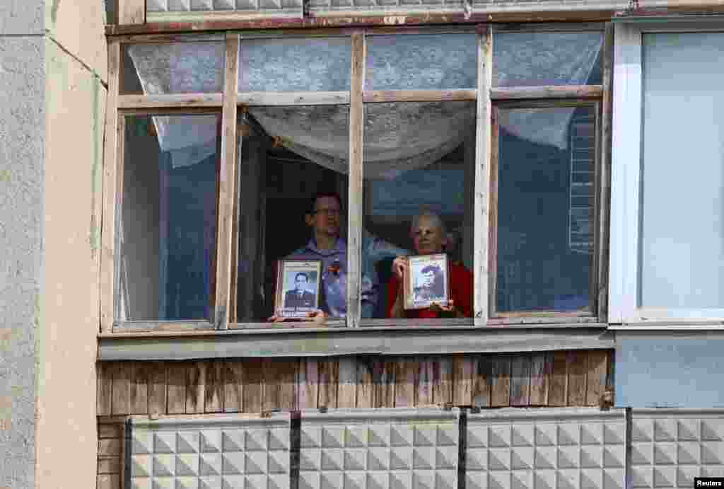 9 мая 2020 года в Крыму и Севастополе отмечали «День победы» по-новому: российскую акцию «Бессмертный полк» решили проводить в новом формате. Крымчан призвали размещать портреты своих родственников и ветеранов из окон домов