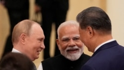 Putin i Modi držeći se za ruke stigli kod Xija
 Putin i Modi držeći se za ruke stigli kod Xija