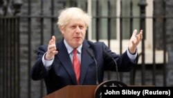 Боріс Джонсон запевнив, що серйозно ставиться до дискусії про подвійні стандарти, яка виникла після новини про порушення карантину з боку його підлеглого