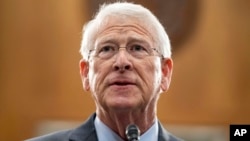 Роҷер Викер, сенатор аз Ҳизби ҷумҳурихоҳ