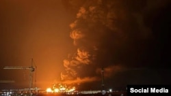 Пожар на нефтебазе в Крыму после украинской атаки. Иллюстративное фото