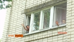 Люди повертаються до отруєного Армянська | «Крим.Реалії» Люди повертаються до отруєного Армянська | «Крим.Реалії»