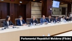 Fracțiunea blocului „Alternativa”, în timpul consultărilor cu premierul desemnat, Alexandru Munteanu.