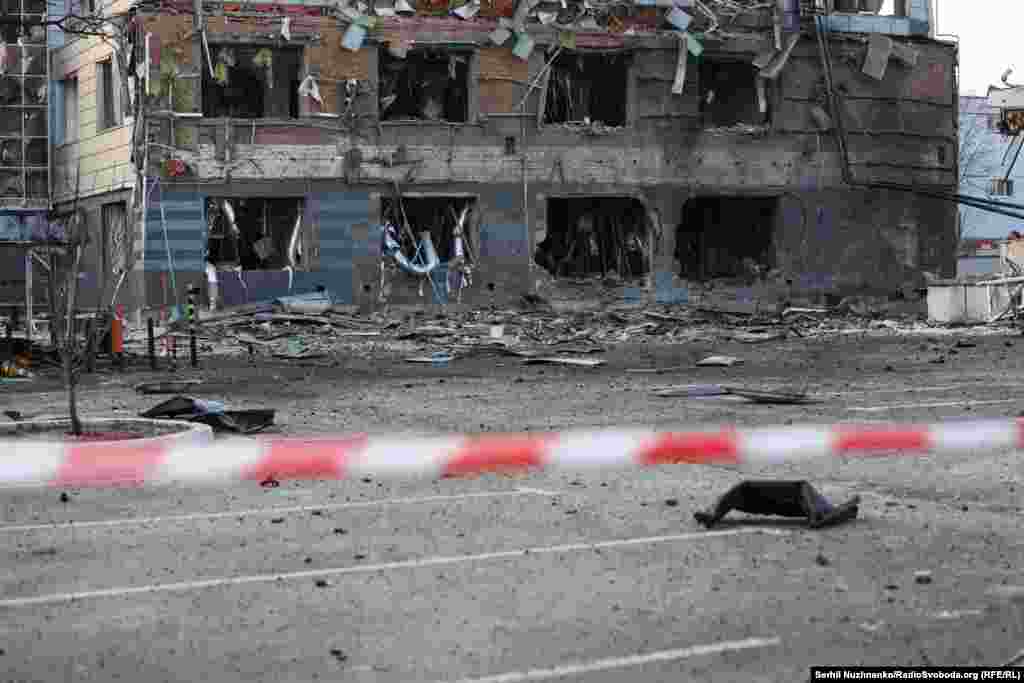 Українська влада і міжнародні організації кваліфікують ці удари як воєнні злочини Російської Федерації і наголошують, що вони мають цілеспрямований характер.