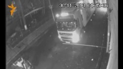 Побиття «Беркутом» людей і за 400 метрів від майдану Незалежності (камери спостереження) Побиття «Беркутом» людей і за 400 метрів від майдану Незалежності (камери спостереження)