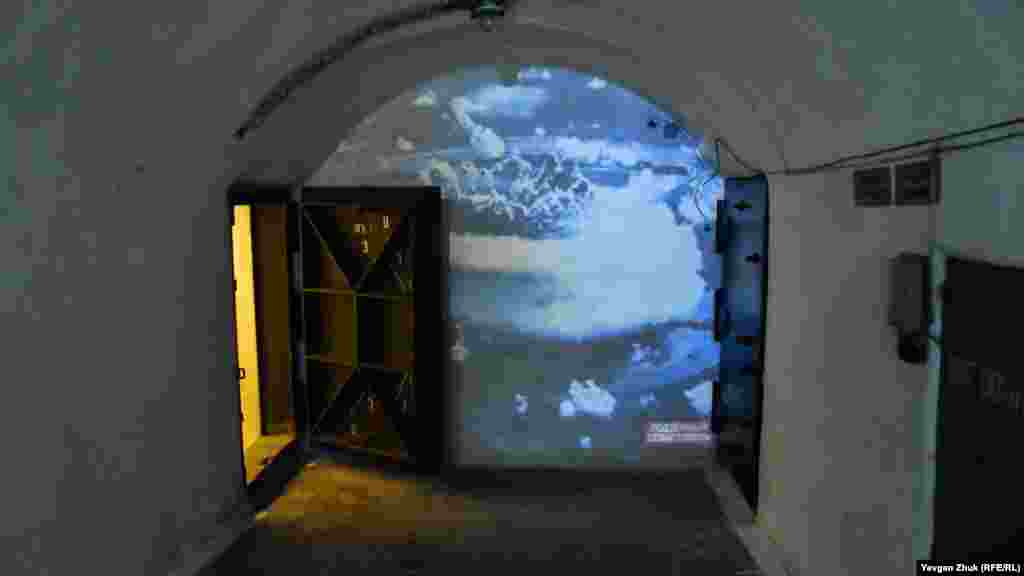 Гермодвери одного из двух шлюзов, через которые нужно пройти перед попаданием на сам объект 