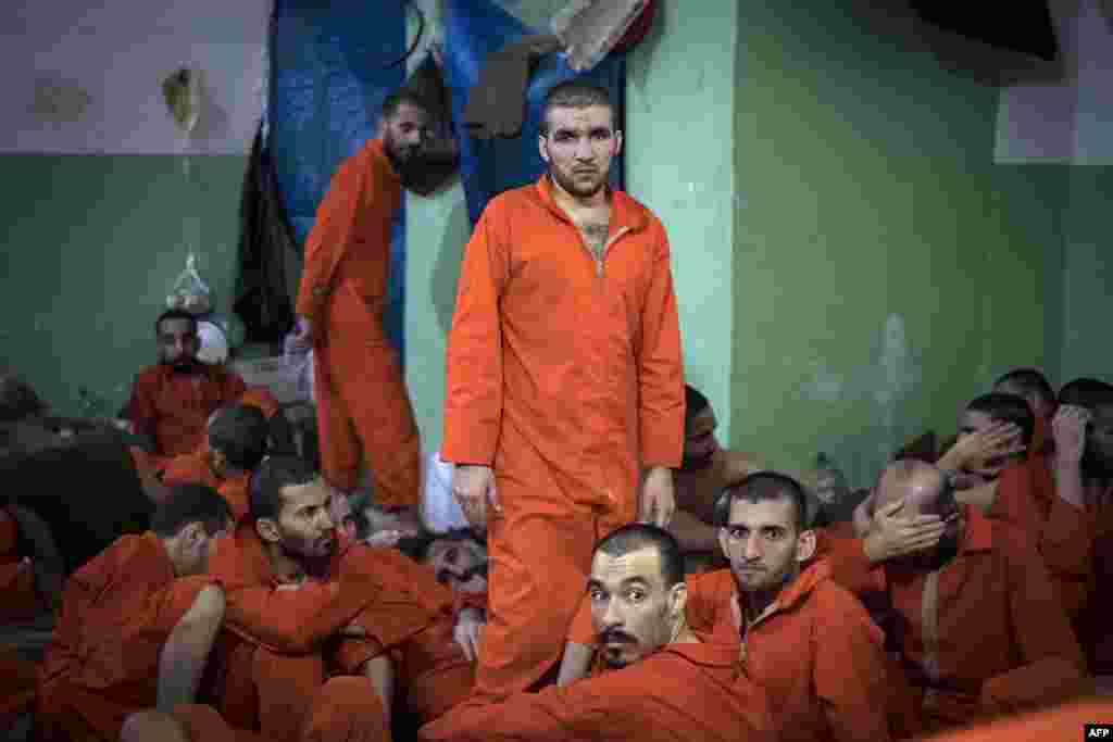 Информационное агентство AFP сообщает, что в этой тюрьме в городе эль-Хасака находится около пяти тысяч боевиков экстремистской группировки «Исламское государство».