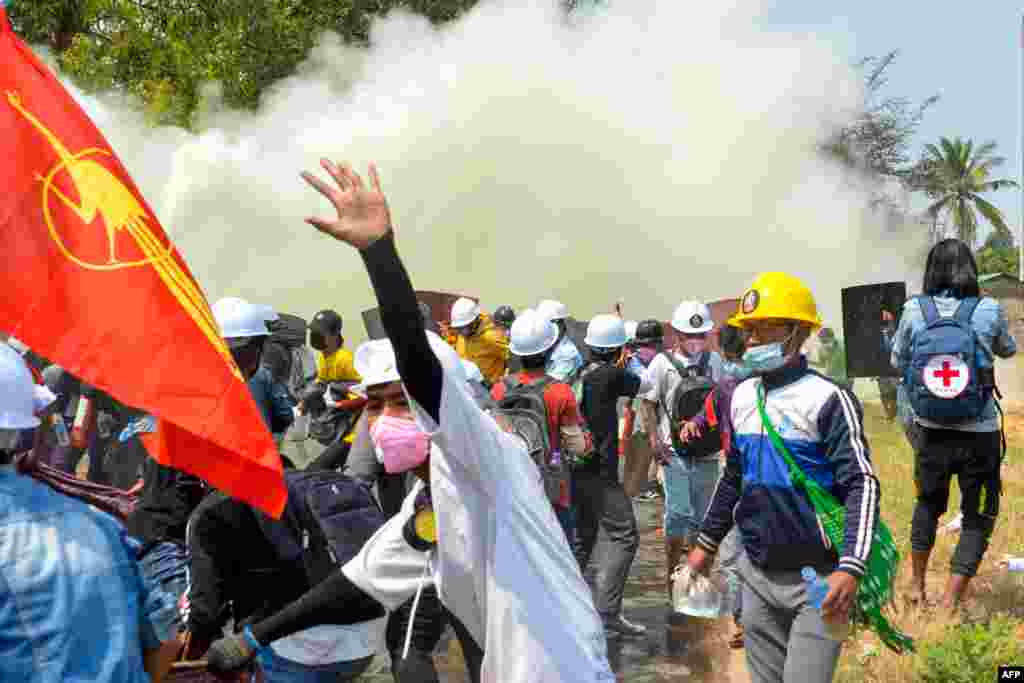 Демонстранти протестують проти військового перевороту в столиці М’янми Нейп’їдо