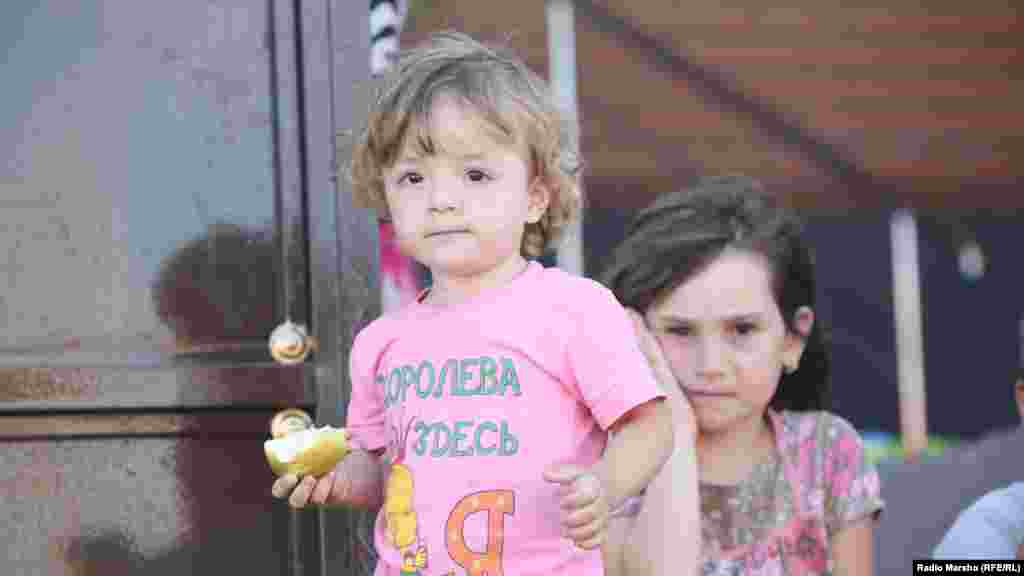 Несмотря на то, что их жизнь серьезно изменилась, люди очень довольны своими новыми домами