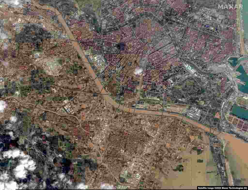 Перед повінню. Супутниковий знімок, Валенсія, Іспанія, 18 жовтня 2024 року. На знімку праворуч – Валенсія під час повені, 31 жовтня 2024 року
