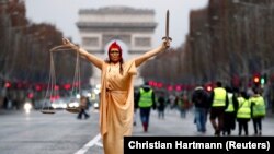 Sa protesta Žutih prsluka u Parizu, fotoarhiv