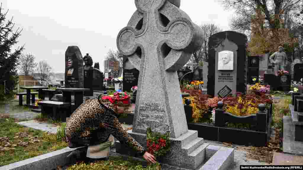 Могила Надії Світличної, учасниці руху шістдесятників та журналіста Радіо Свобода. Була засуджена на 4 роки таборів суворого режиму за «антирадянську агітацію і пропаганду»