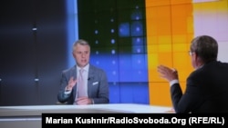 За словами Вітренка, він бачить метою перехід на відновлювані джерела енергії, такі як сонце, вітер чи біомаса, протягом 10-20 років