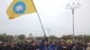 Флаг Калмыкии на митинге в Элисте против назначения мэром Дмитрия Трапезникова, архивное фото