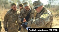 Українські військові радяться з литовськими інструкторами