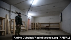 Бомбосховище у прифронтовому селищі Новотошківське. Луганська область, Україна